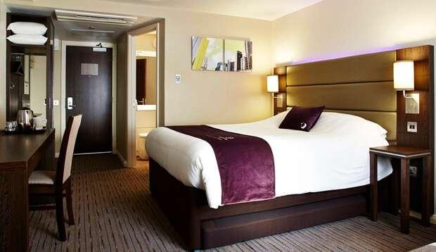 Premier Inn Stuttgart City Centre Экстерьер фото