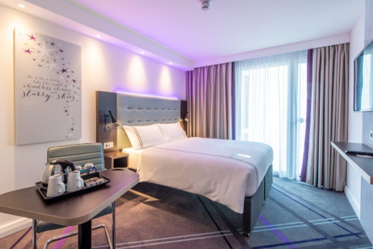 Premier Inn Stuttgart City Centre Экстерьер фото