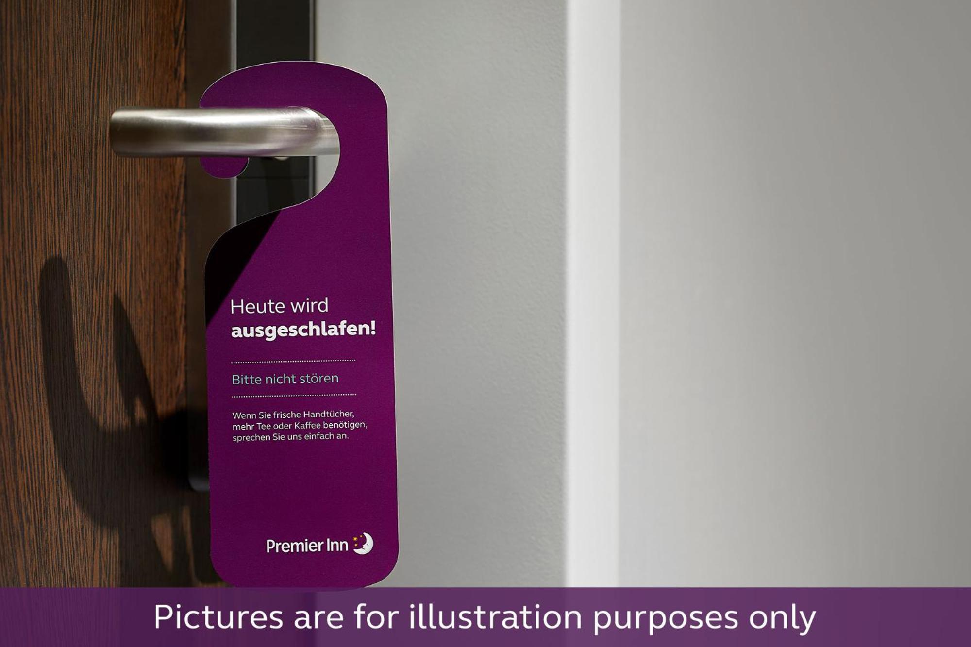 Premier Inn Stuttgart City Centre Экстерьер фото