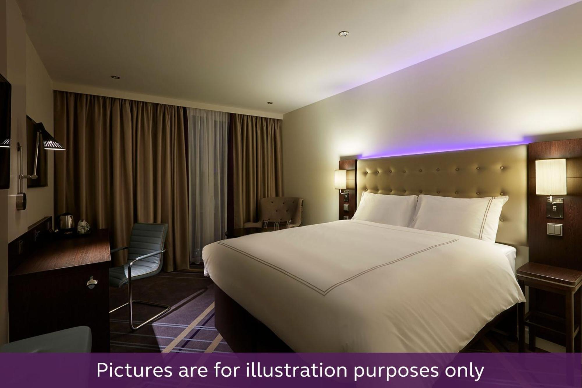 Premier Inn Stuttgart City Centre Экстерьер фото