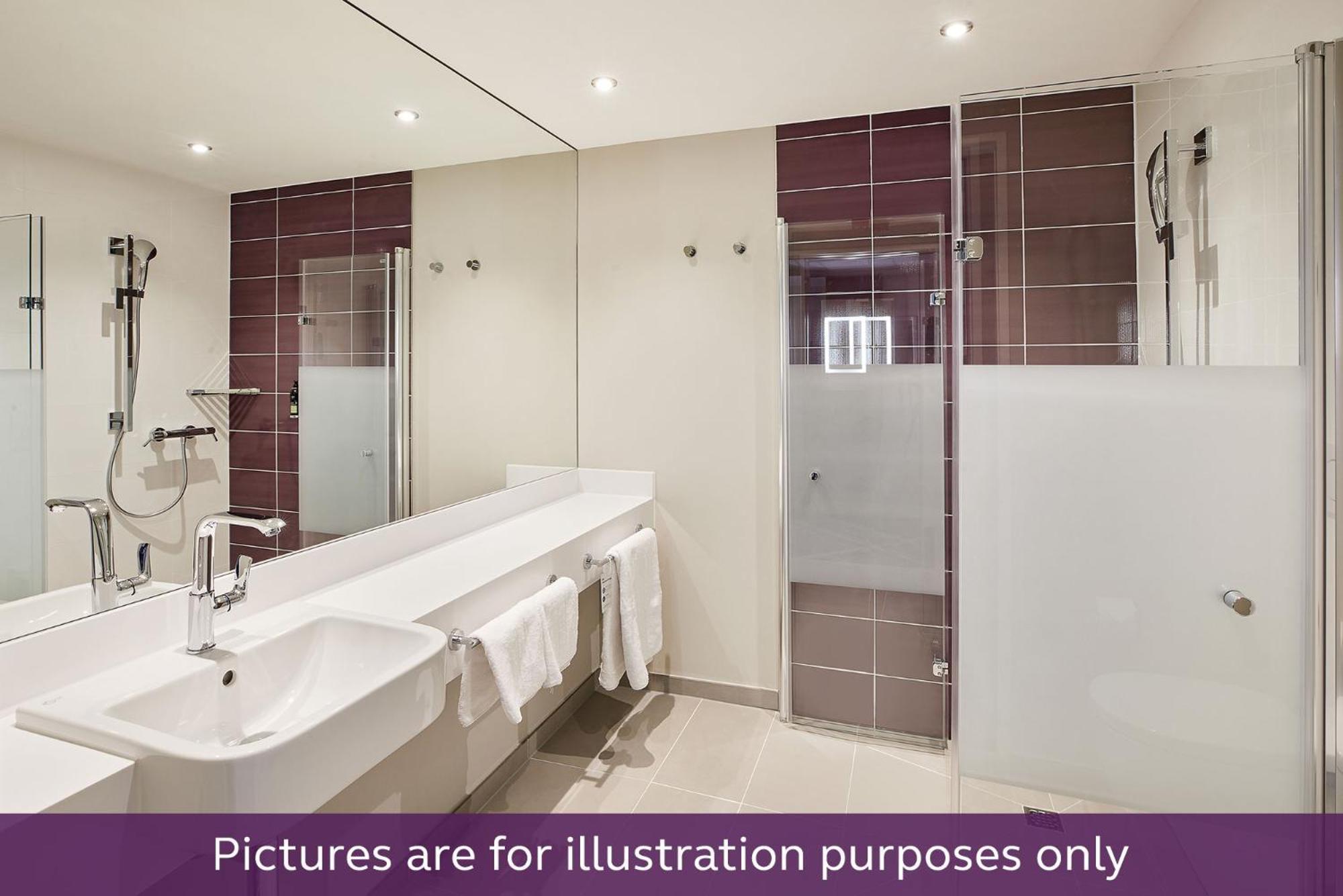 Premier Inn Stuttgart City Centre Экстерьер фото