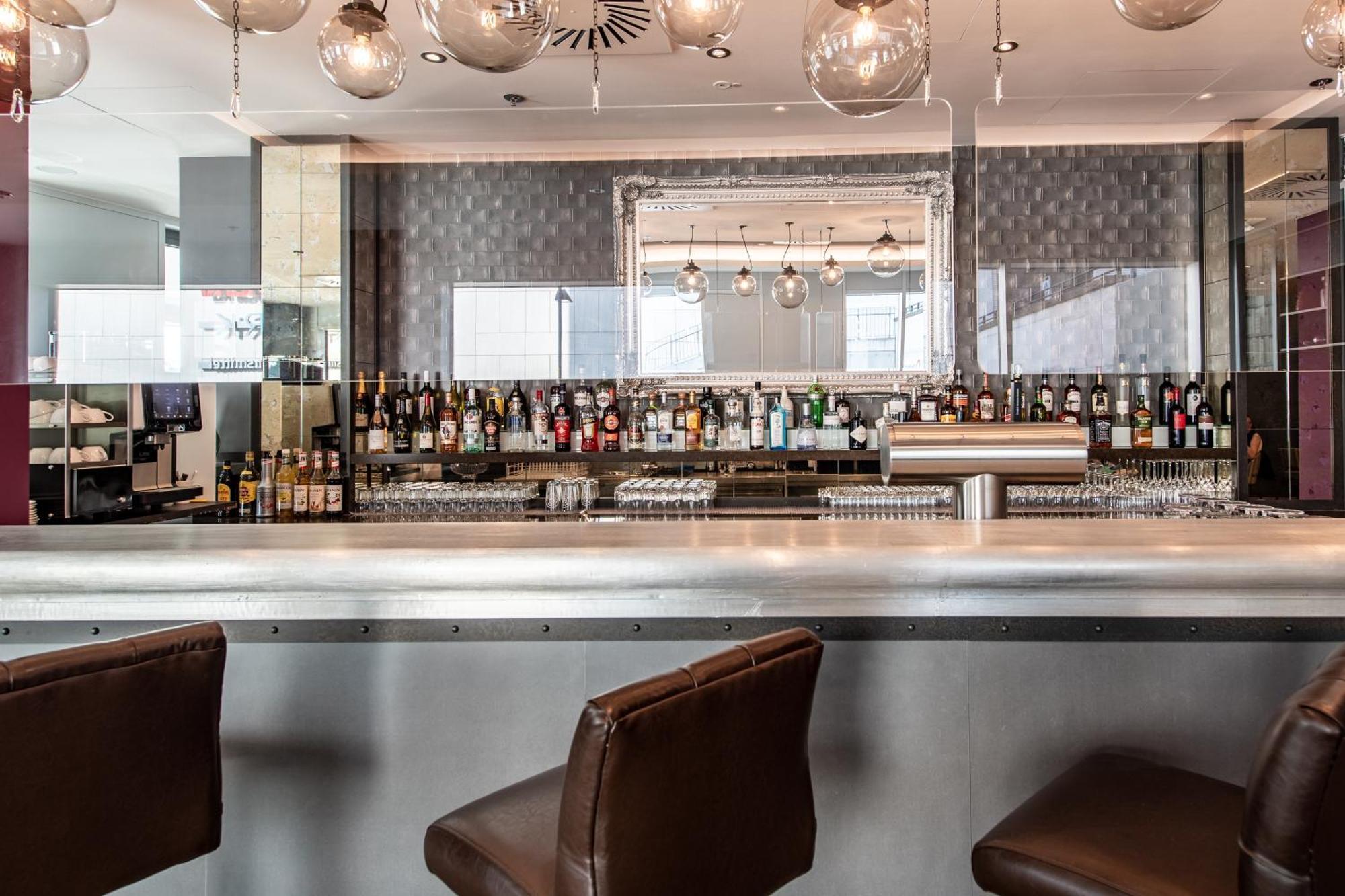 Premier Inn Stuttgart City Centre Экстерьер фото