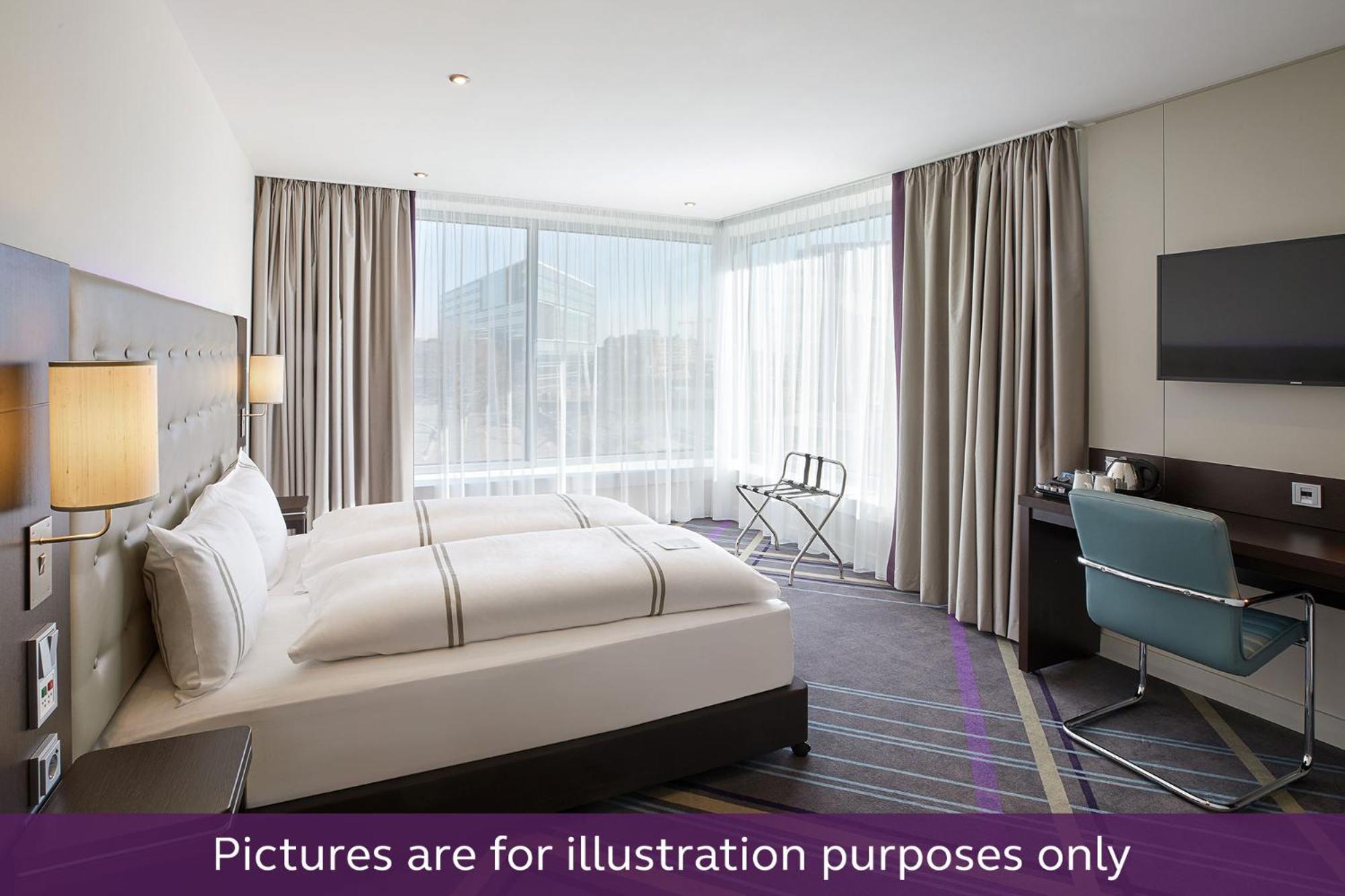Premier Inn Stuttgart City Centre Экстерьер фото