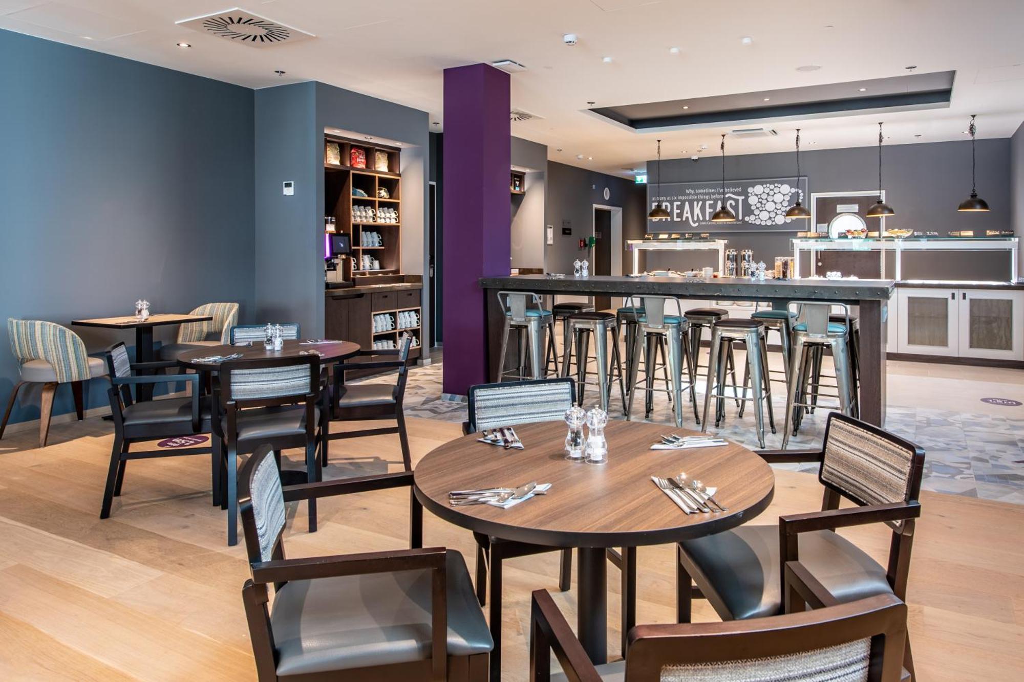 Premier Inn Stuttgart City Centre Экстерьер фото