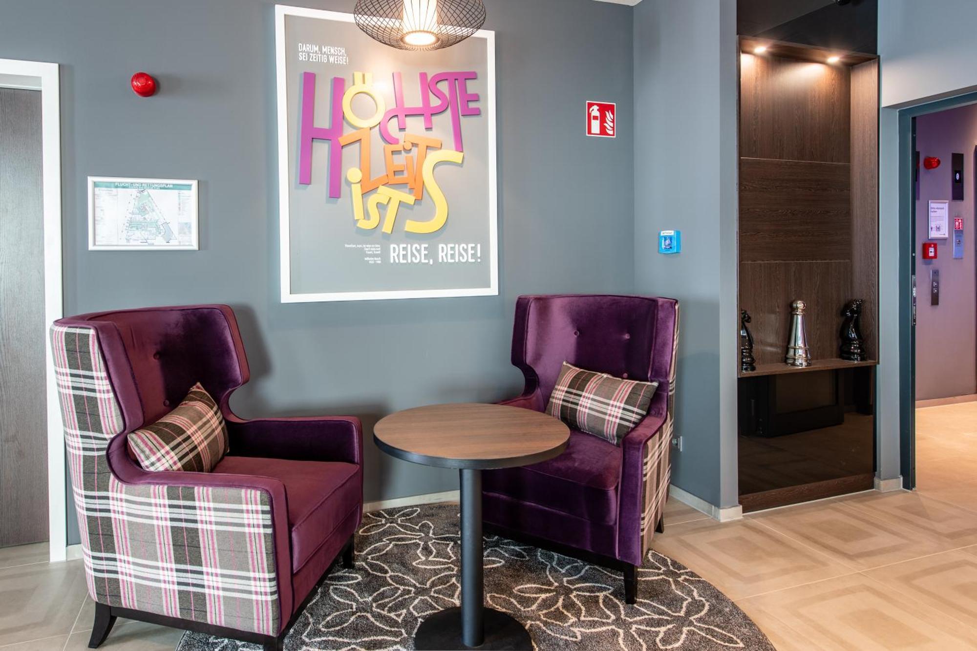 Premier Inn Stuttgart City Centre Экстерьер фото