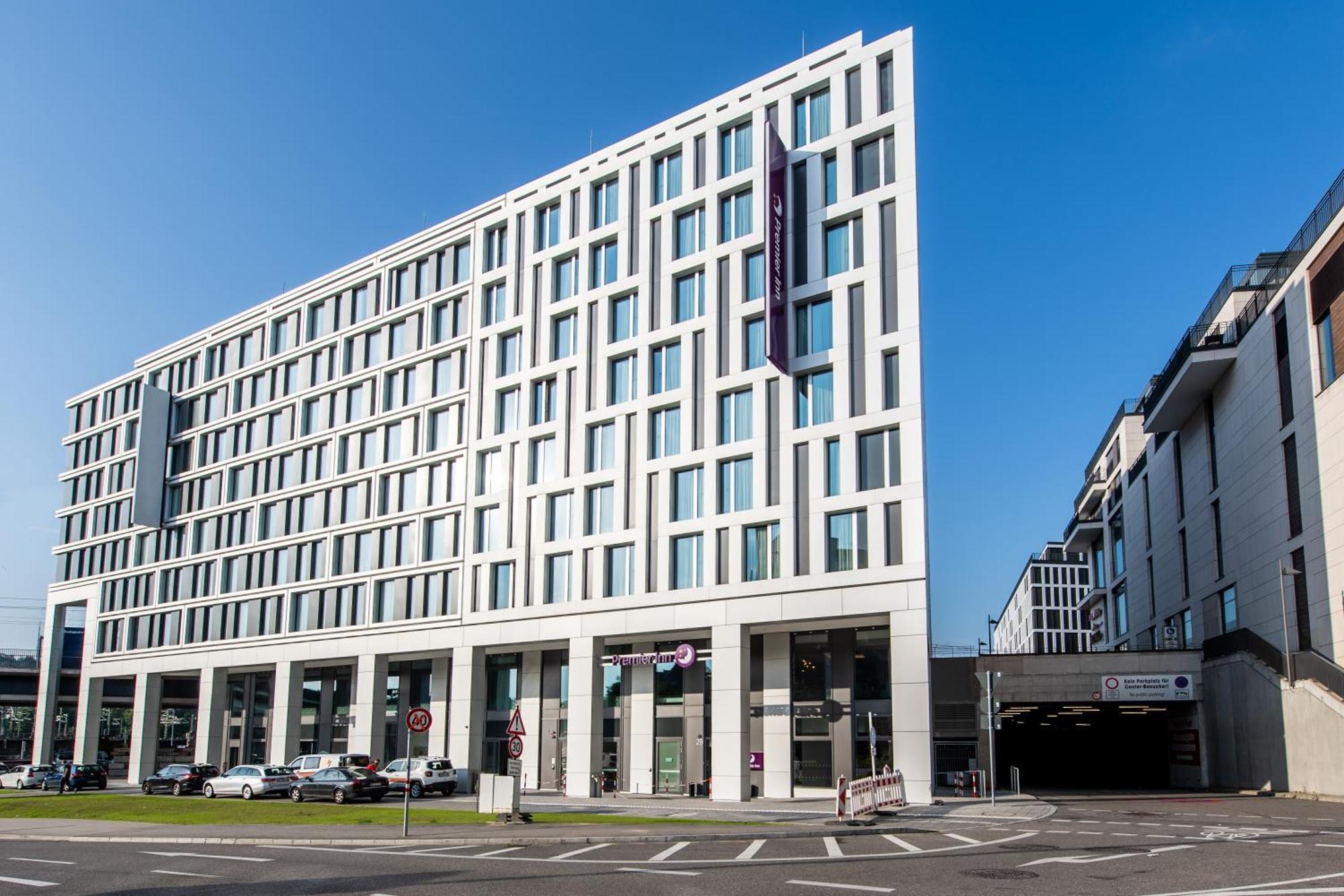 Premier Inn Stuttgart City Centre Экстерьер фото